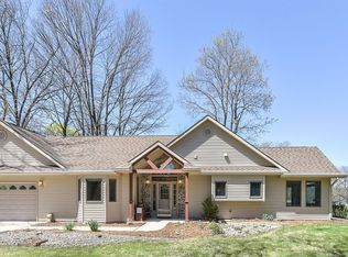 3724 Colonial Dr, Pinckney, MI 48169