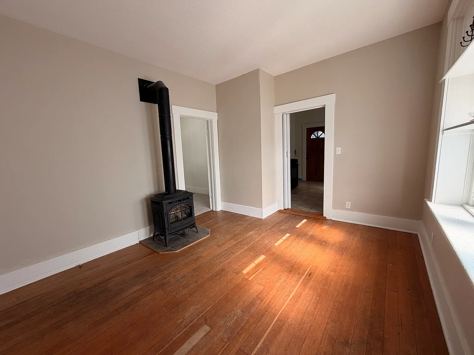 3 bed, 848 sqft, $2,700 — Photo 4