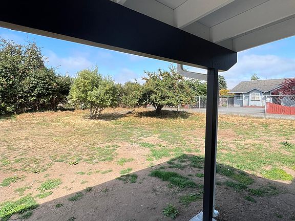 5th image of 2455 Cypress St