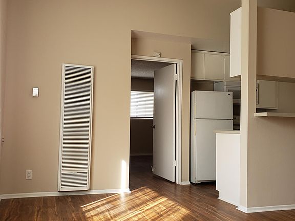3rd image of 1523 18th St APT 5
