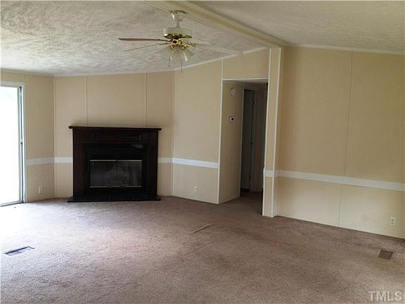 HUGE LIVING RM w/ FIRE PLACE