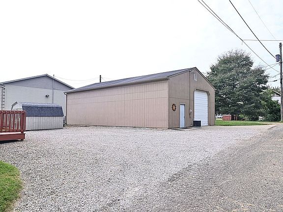 3rd image of 1445 Moxahala Ave
