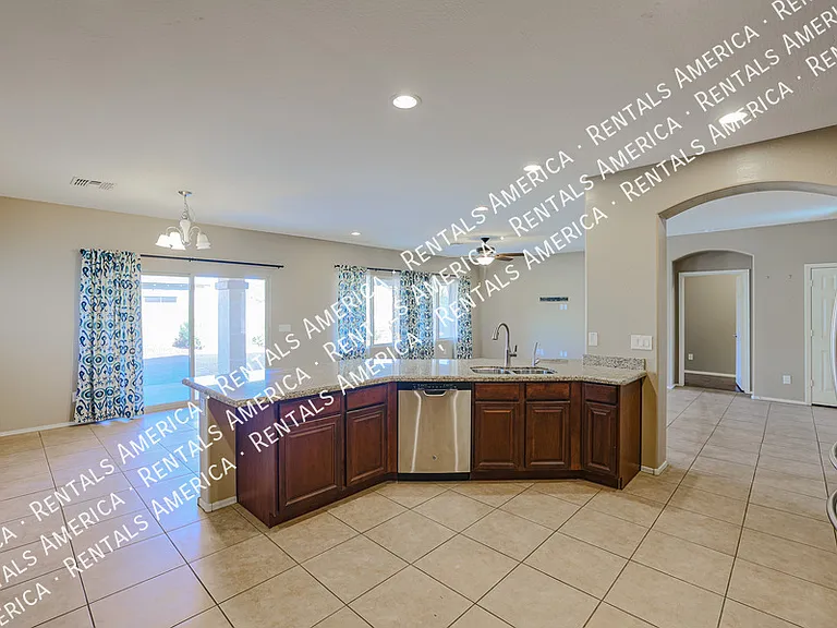 2954 E Coconino Dr — Photo 9
