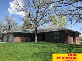 103 N Park Ave, Oakland, NE 68045