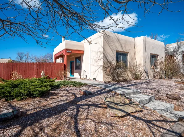 4036 Los Milagros, Santa Fe, NM 87507