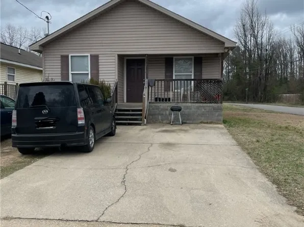 3502 13th St, Northport, AL 35476