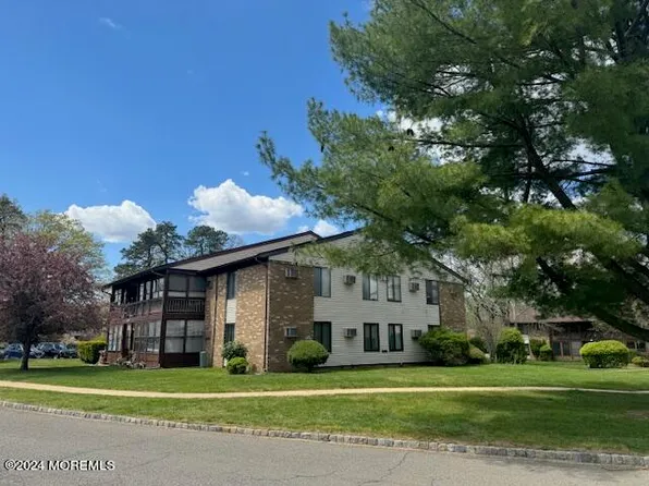 118 Amberly Dr Unit J, Manalapan, NJ 07726