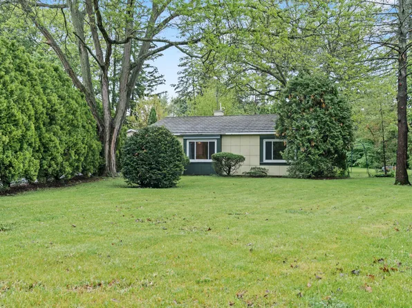 5 Stonegate Cir, Lincolnshire, IL 60069