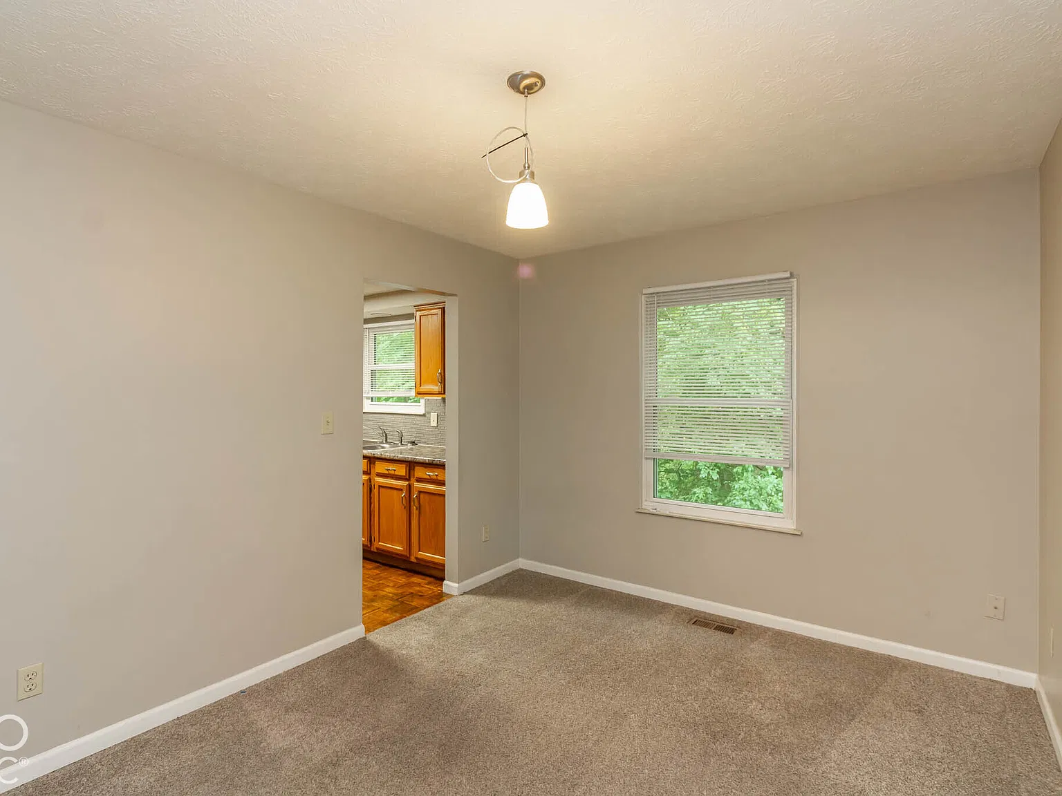 4 bed, 2.5 bath, 2490 sqft, $2,250 — Photo 4