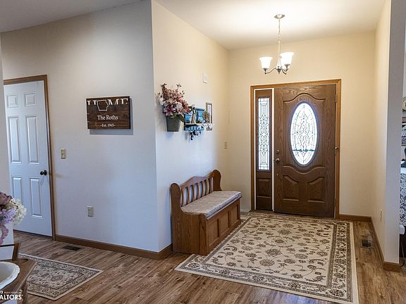 4th image of 112 Coventry Ct