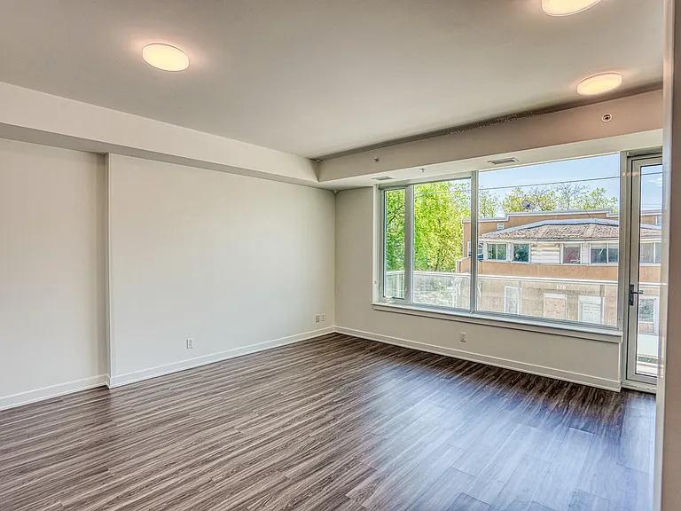 175 Carruthers Ave — Photo 11