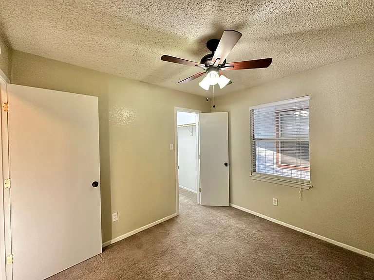 401 W Lincoln Ave — Photo 15
