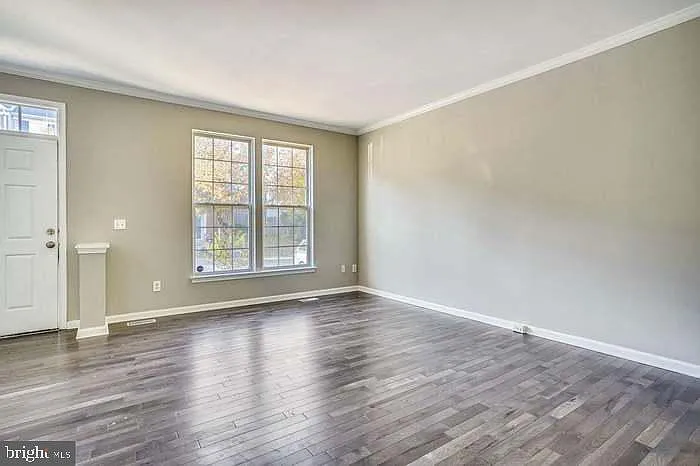 3 bed, 2.5 bath, 1344 sqft, $2,500 — Photo 2