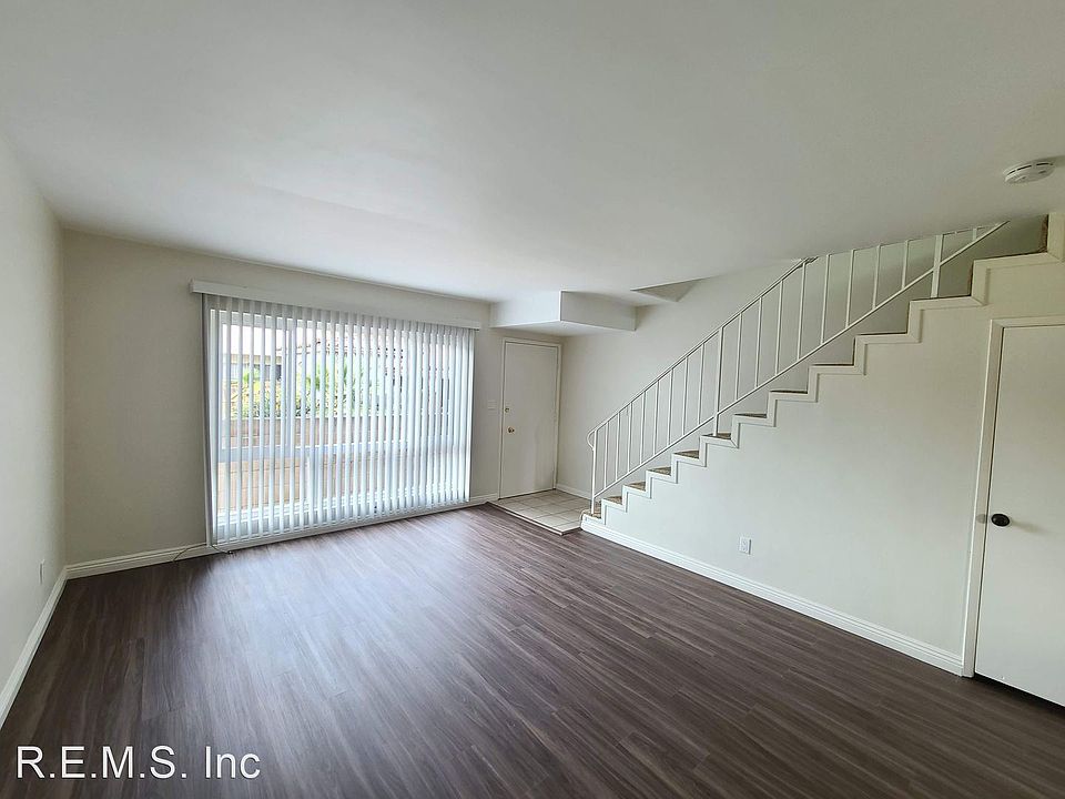 1st image of 527 W Queen St #1