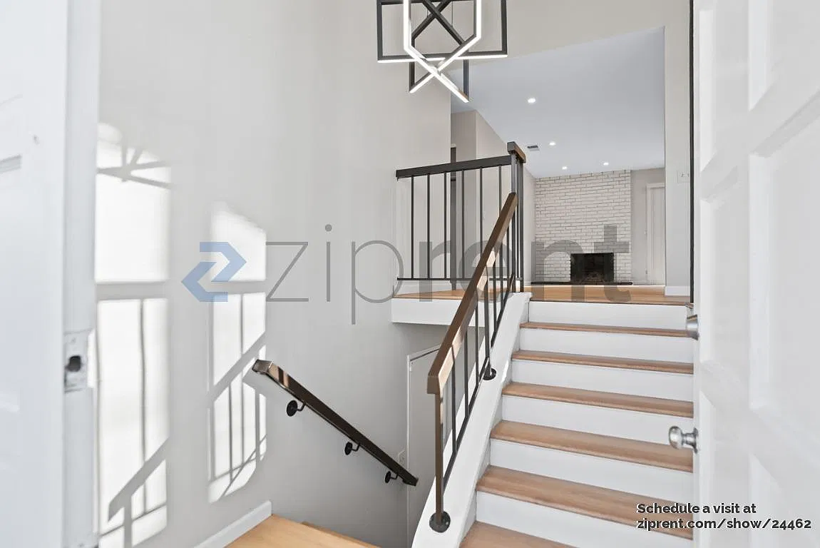 4 bed, 2000 sqft, $4,725 — Photo 4