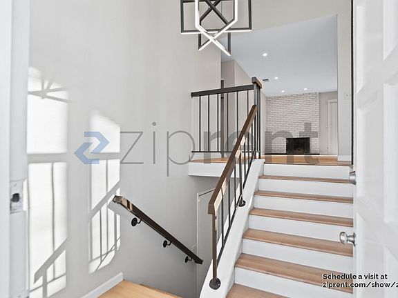 4th image of 696 River View Dr