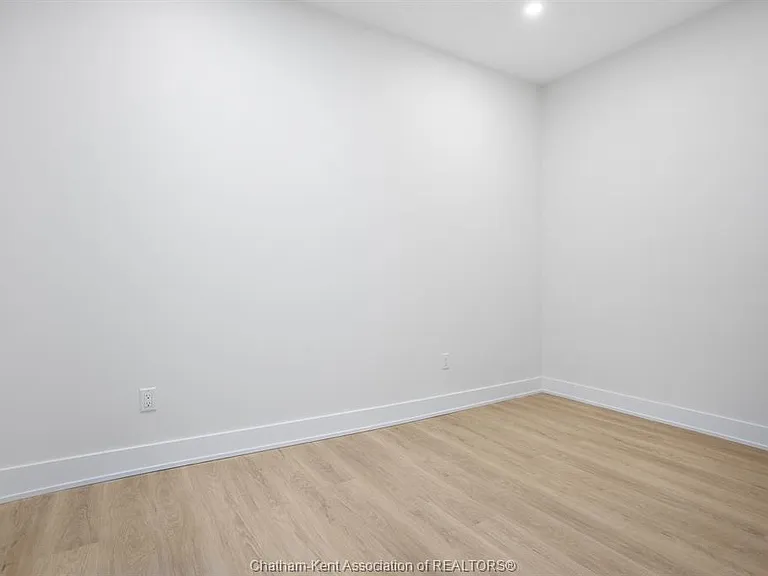 153 King St W #6 — Photo 6