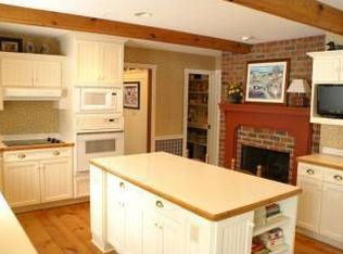 6452 Blue Heron Pointe Dr, Waterford, WI 53185