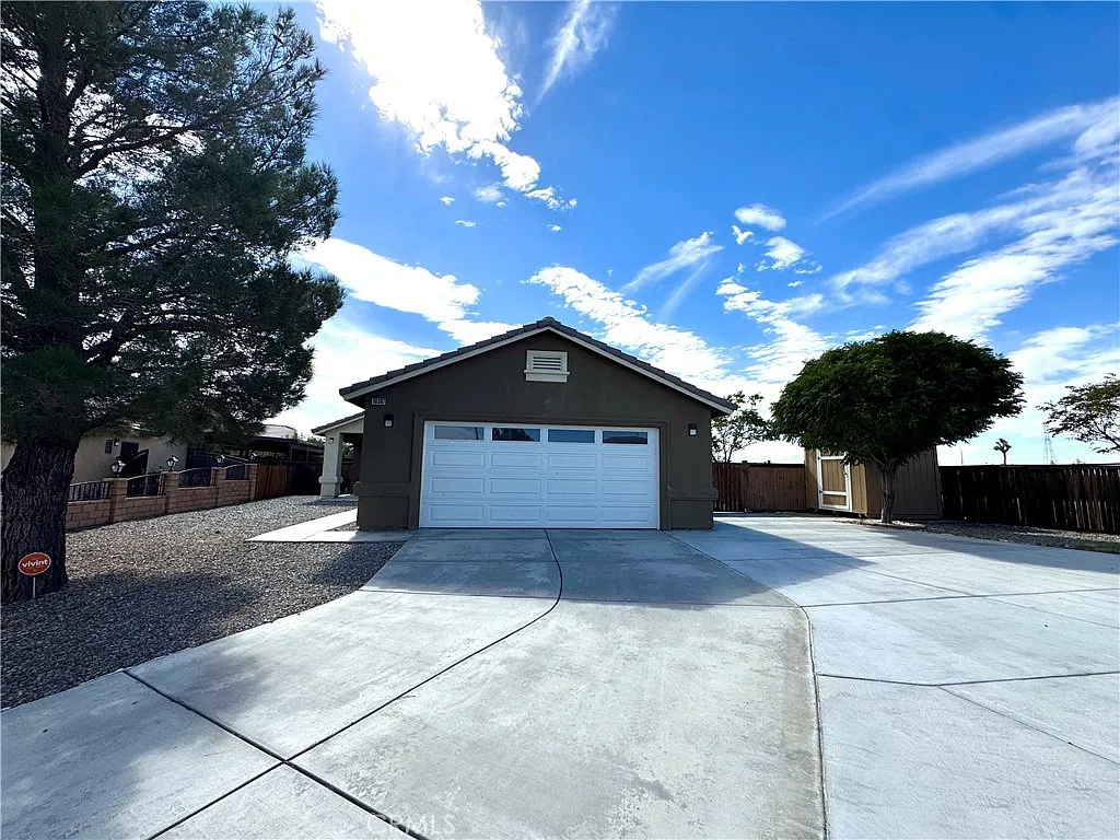 4 bed, 1830 sqft, $2,550 — Photo 1