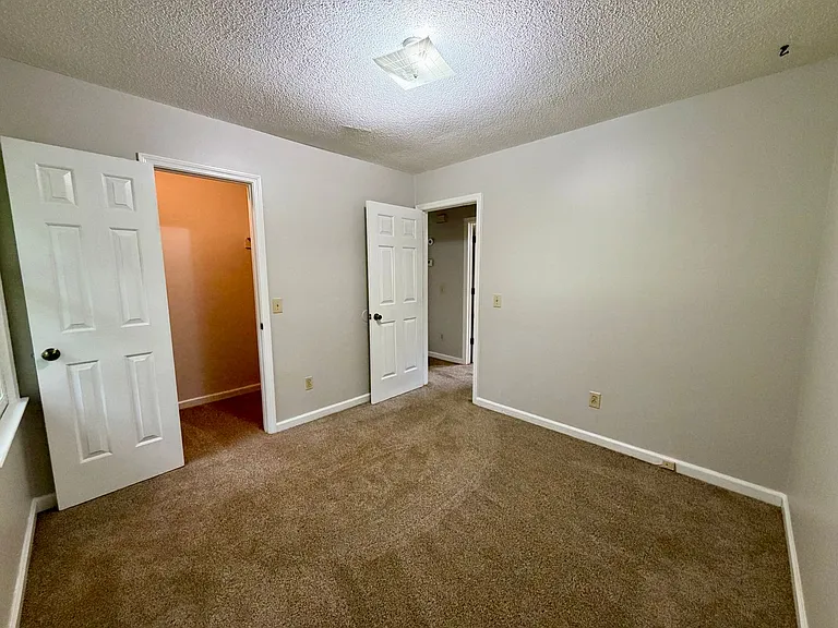 70 Frost Wood Ct — Photo 5