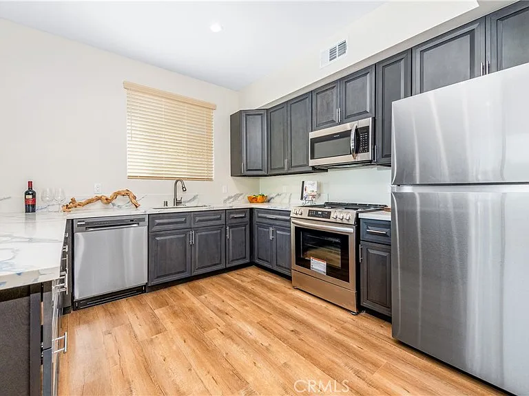 17158 Chatsworth St #1 — Photo 4
