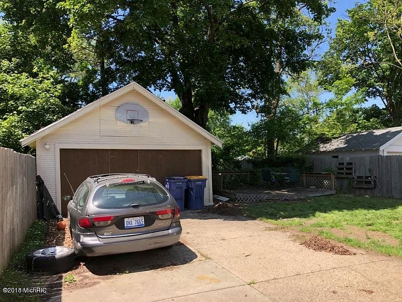 2nd image of 1117 Neland Ave SE