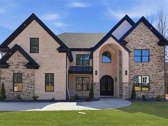 3rd image of 2210 Old Fountain Rd