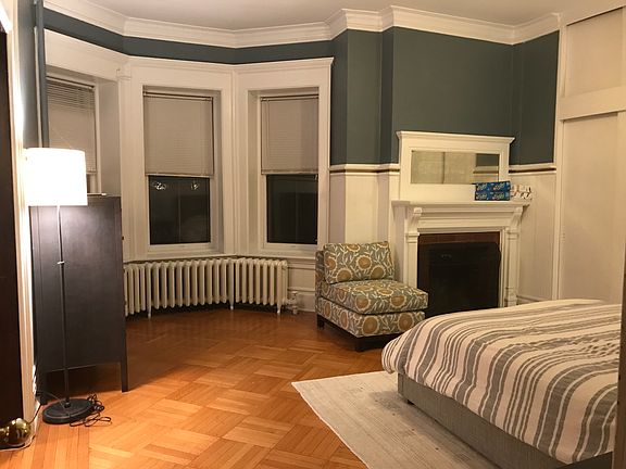 1st Floor Master Bath