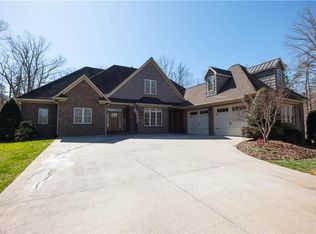 1000 Leonard Courtyard Blvd, Clemmons, NC 27012