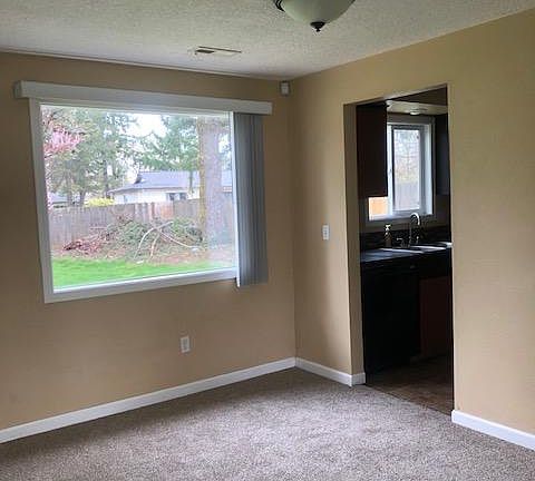 5th image of 913 SE 121st Ave