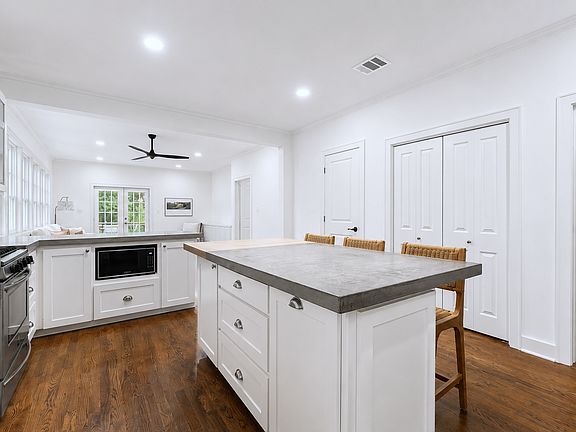 2nd image of 1204 W 22nd St
