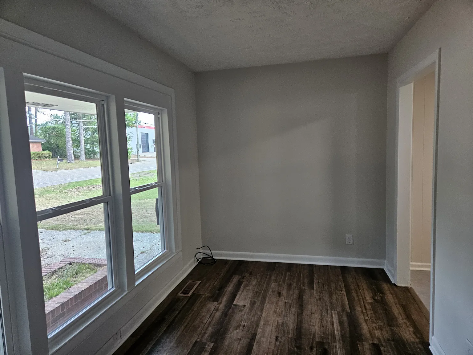 3 bed, 1.5 bath, 1820 sqft, $1,450 — Photo 4