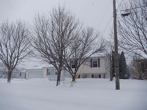 3rd image of 995 Juniper Dr