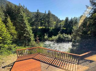 255 Middle Fork Gasquet Rd, Gasquet, CA 95543