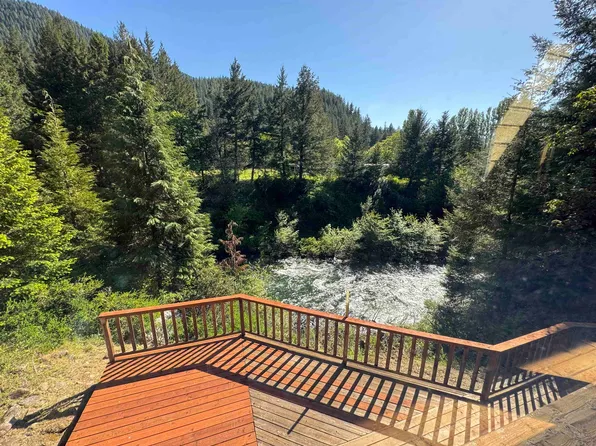 255 Middle Fork Gasquet Rd, Gasquet, CA 95543