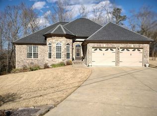 219 Laurelwood Dr, Rainbow City, AL 35906
