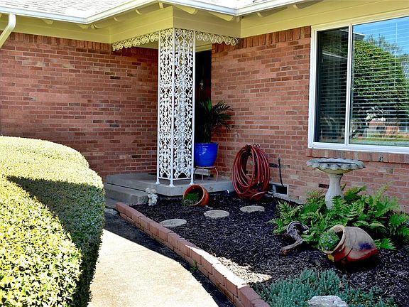 2nd image of 617 Sherwood Dr