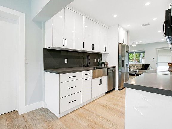 5th image of 4680 NE 4th Avenue