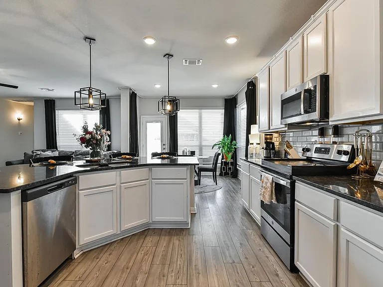 6306 Golden Gate Dr — Photo 19