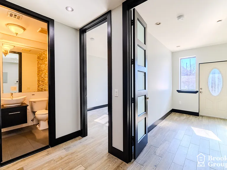 508 Seneca Ave #3C — Photo 4