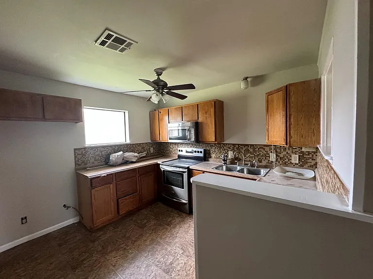 851 Aspen Ln — Photo 4