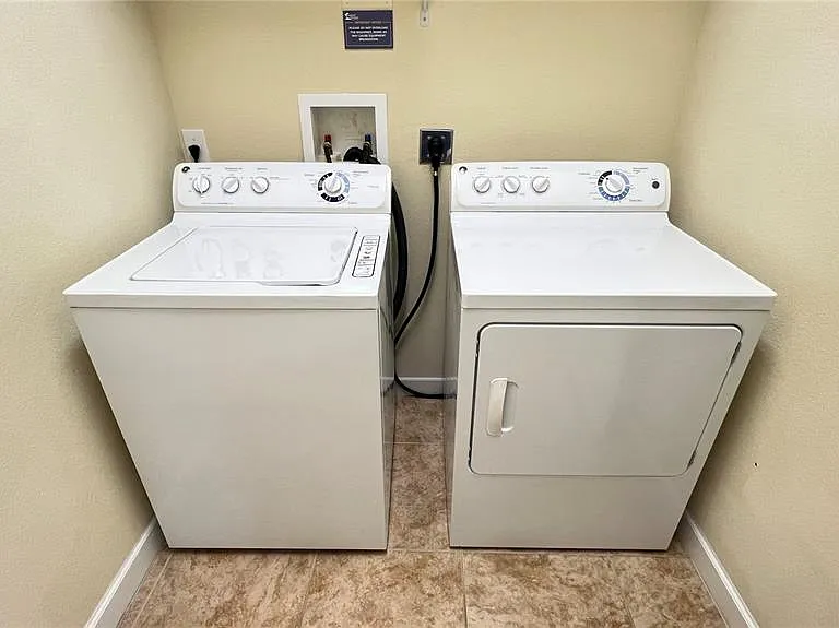 2353 Victoria Dr — Photo 11
