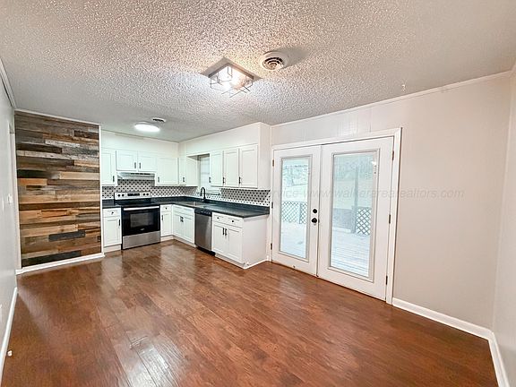 5th image of 4626 Honeysuckle Rd
