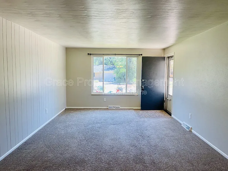 3583 Wright St — Photo 2