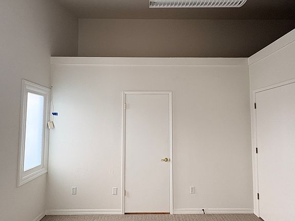 4th image of 800 Delaware St