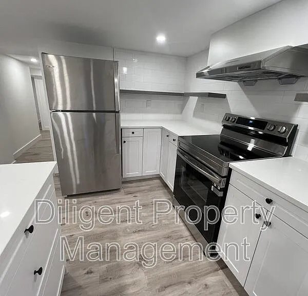 438 Bellevue St #LOWER — Photo 14