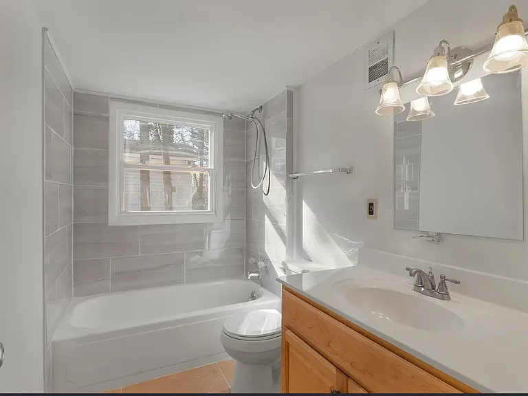 106 Commonwealth Cir — Photo 6