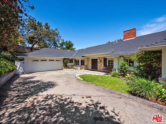 3rd image of 204 Ashdale Pl