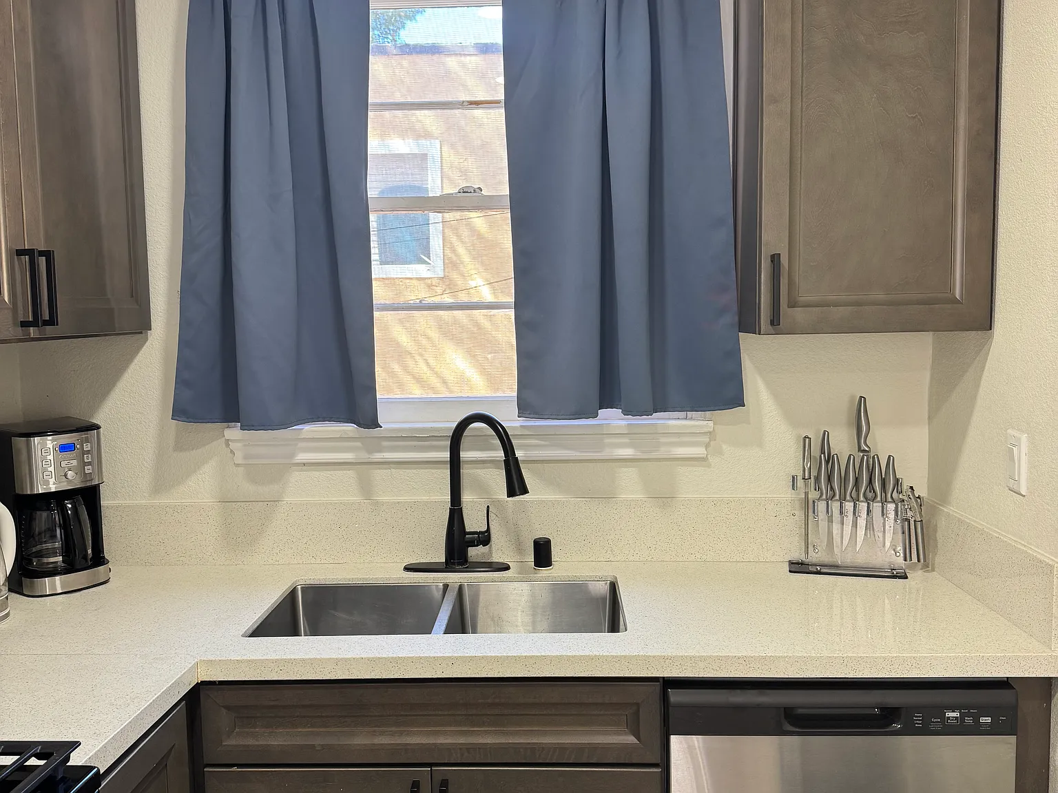 3 bed, 676 sqft, $3,150 — Photo 4