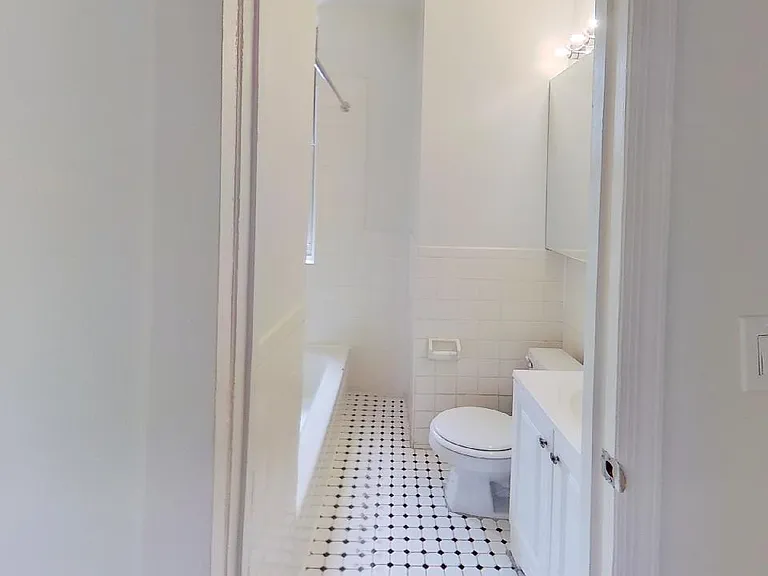 346 E 20th St #18 — Photo 9